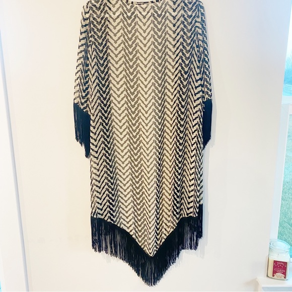 Lulu’s Somewhere My Love Black & Cream Chevron Fringe Kimono - Picture 5 of 7